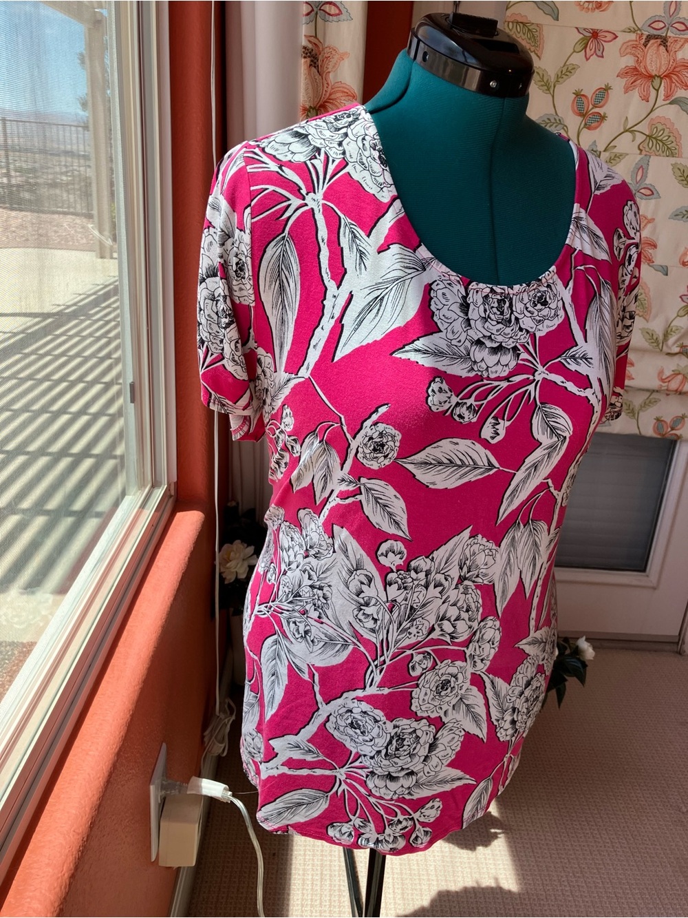 Alfani Fuchsia and White Floral Short-Sleeve Tee 3X - Picture 4 of 6